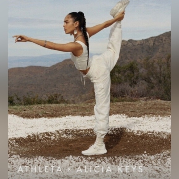 Athleta x Alicia Keys Cream High Waist Utility Cargo Jogger Nylon Pants Size 4 - Picture 1 of 12